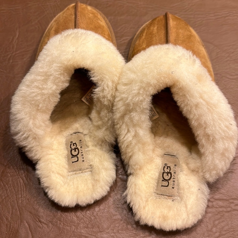 Women’s UGG Scuffette slip-on slippers
